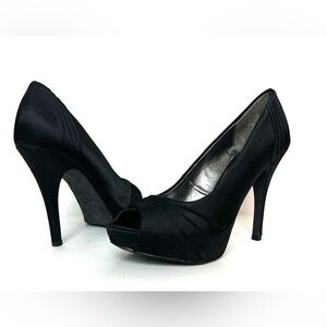 Jacqueline Ferrar Sz.7.5 M-Platform Satin Pumps/Heels